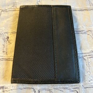TRAVELON GENUINE LEATHER BLACK PASSPORT LIKE MENS WALLET